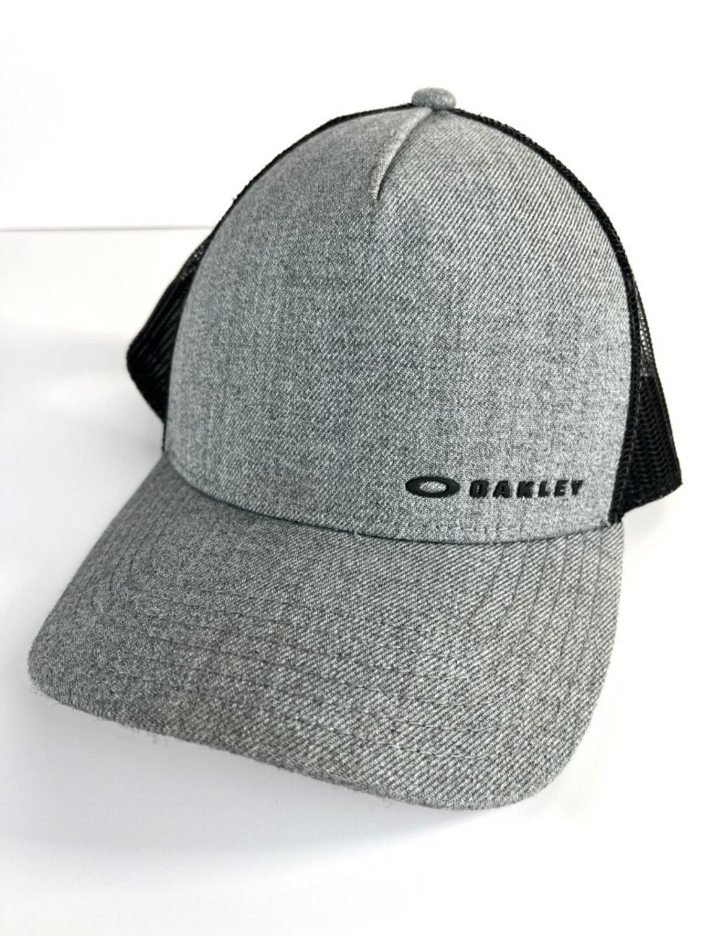 Oakley Classic Mid SnapBack Trucker Hat Gray Black Mesh Adjustable Cap
